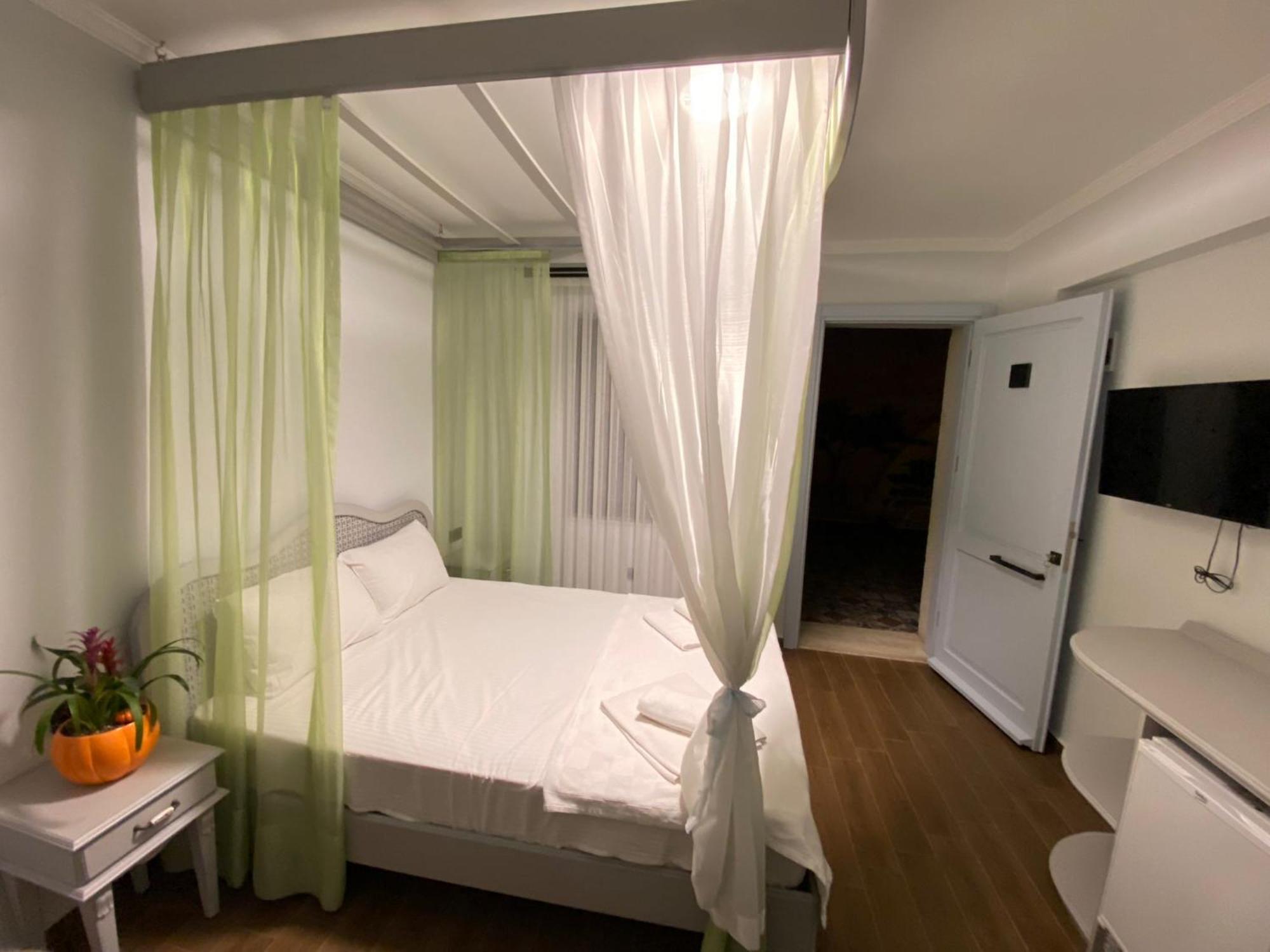 Mara Koeyici Bed & Breakfast Чесме Екстериор снимка