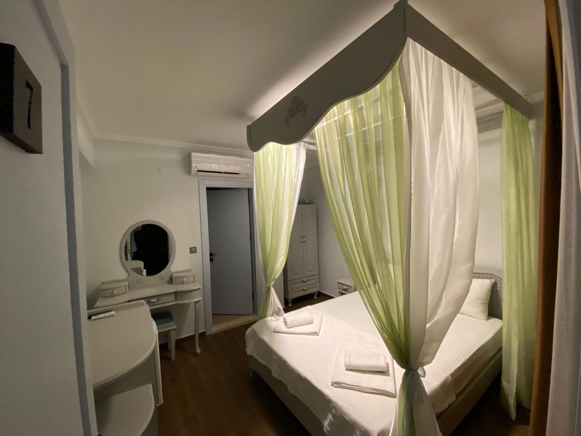 Mara Koeyici Bed & Breakfast Чесме Екстериор снимка